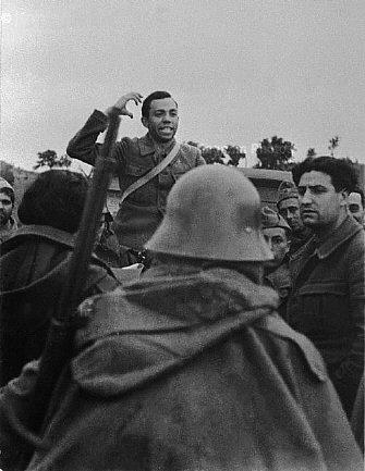 Miguel Hernández shouting his poems to Loyalist soldiers (1937)